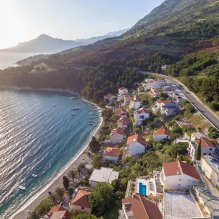 Awelon Omis Riviera