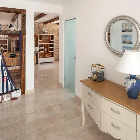Awelon Omis Riviera Villa