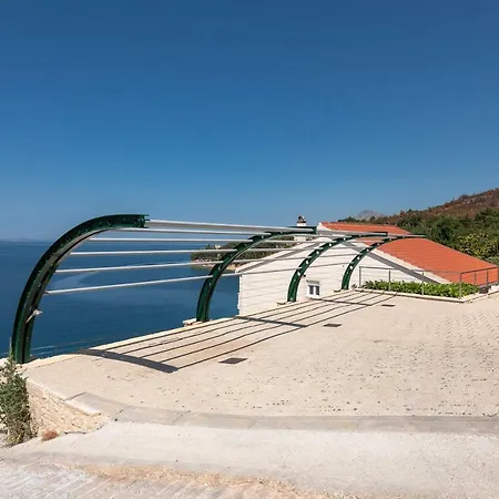 Awelon Omis Riviera Villa