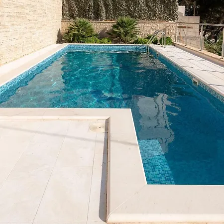 Awelon Omis Riviera