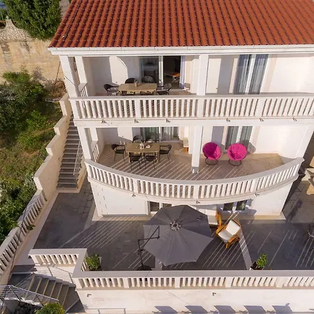 Awelon Omis Riviera