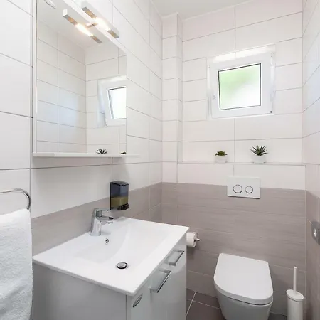Awelon Omis Riviera Villa *