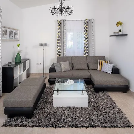 Awelon Omis Riviera Villa *