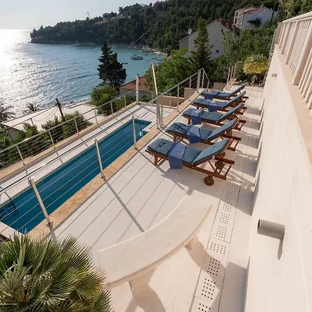 Awelon Omis Riviera Villa