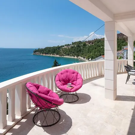 Awelon Omis Riviera Villa *