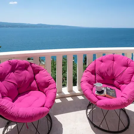 Awelon Omis Riviera Villa