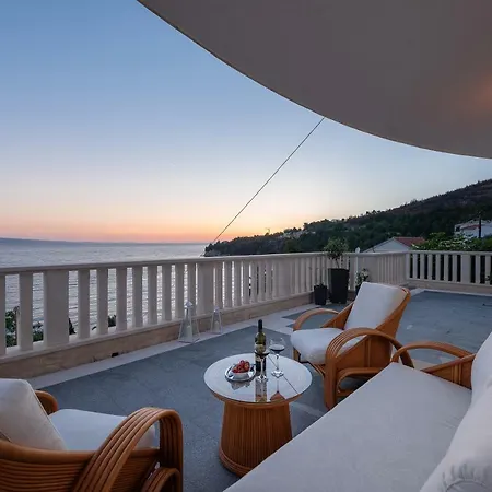 Awelon Omis Riviera